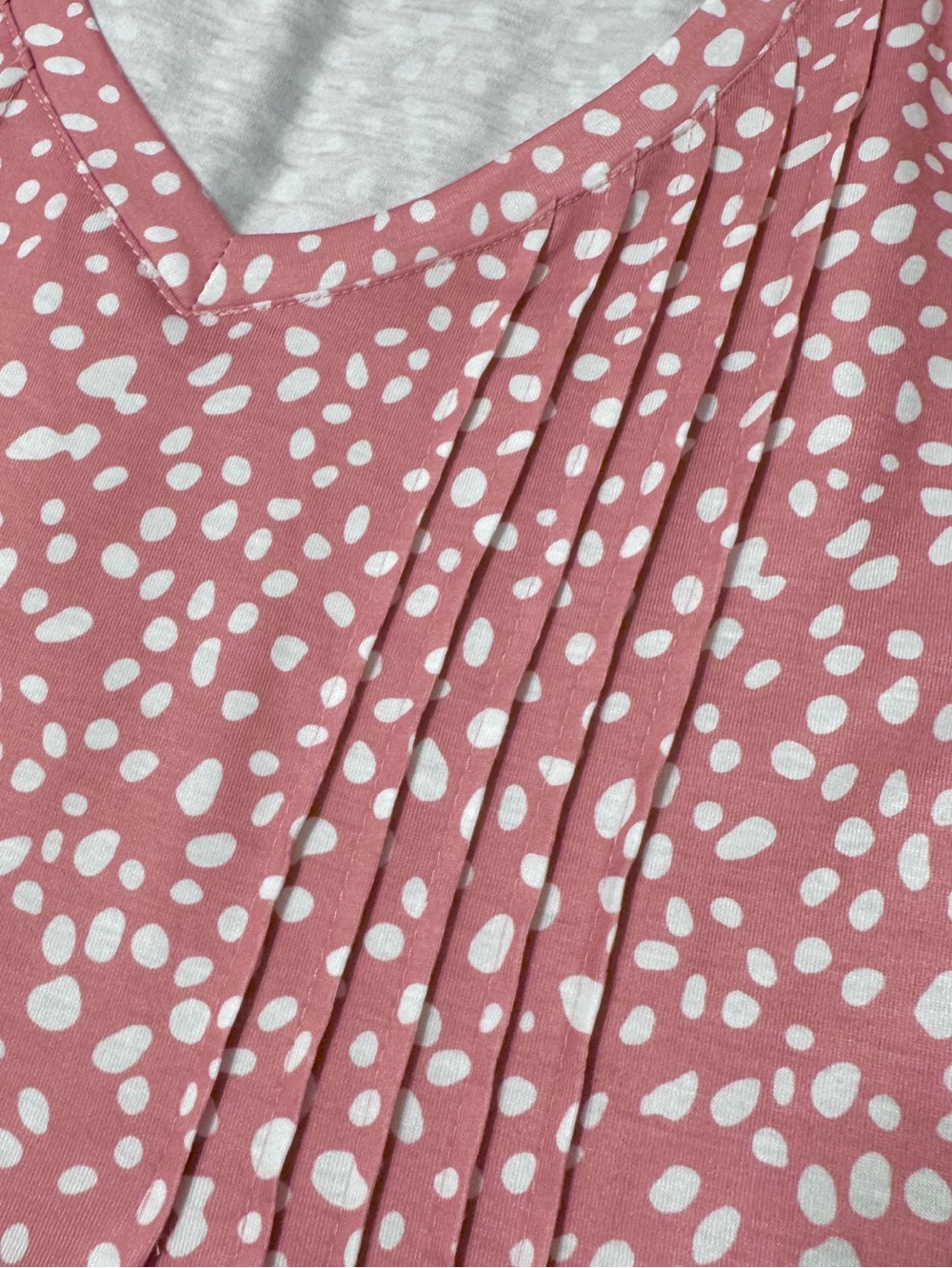 Romanstii Pintuck V-Neck Top Pink Polka Dot NWT - Picture 4 of 9